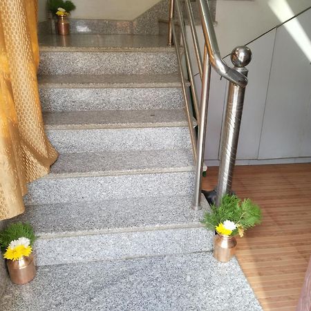 Kathmandu Airport View Hotel And Lodge Bagian luar foto