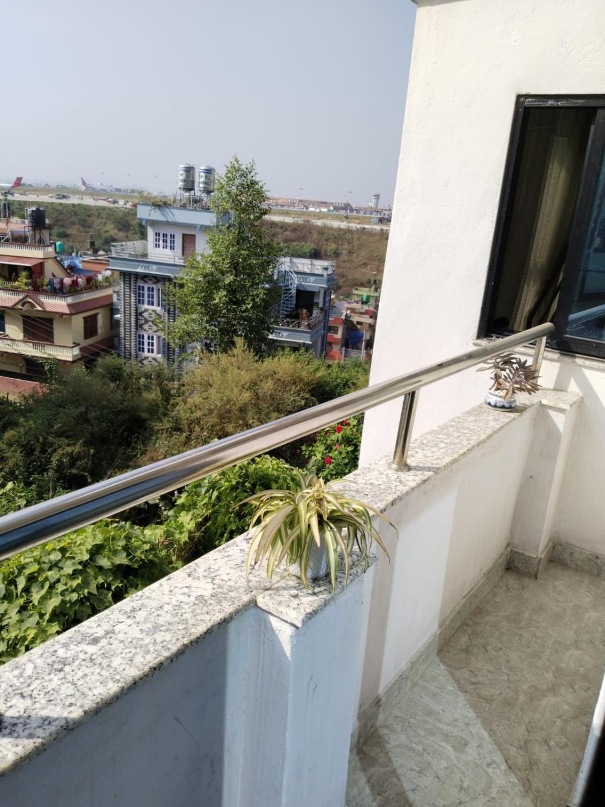 Kathmandu Airport View Hotel And Lodge Bagian luar foto